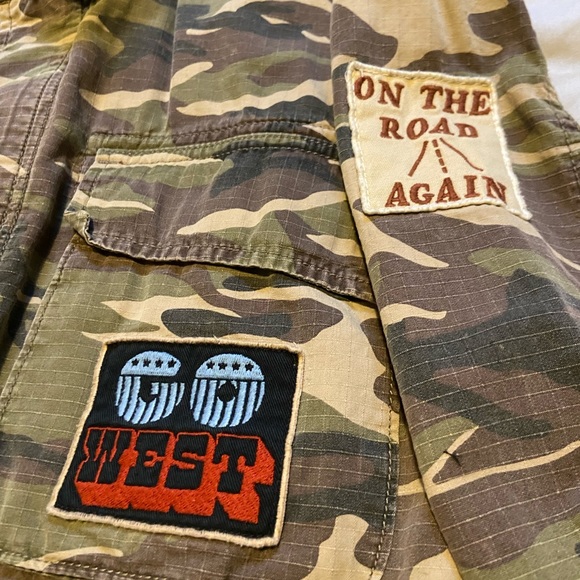 Lucky Brand Men’s Camo Patchwork Button Up Light Jacket. - Picture 4 of 7